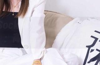 BoBoSocks袜啵啵 - 涵涵与她的帆布鞋：高清图片展现无限可能