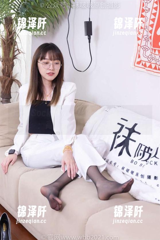 BoBoSocks袜啵啵-涵涵 BoBoSocks袜啵啵 - 涵涵与她的帆布鞋:高清图片展现无限可能
