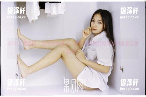 GIRLT果团网-周晓唯 GIRLT果团网 - 连体衣的魔力:周晓唯教我们如何在网盘里自信起舞!