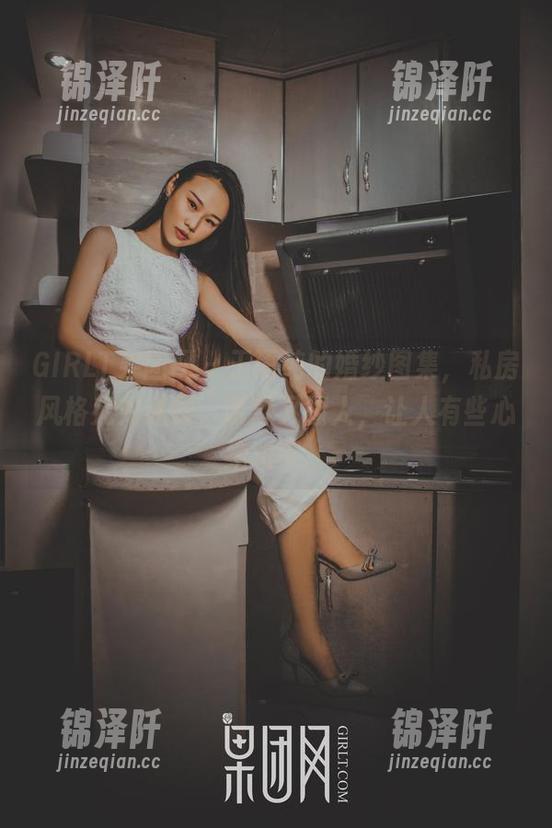 GIRLT果团网 - 王语纯的婚纱图集，私房风格宛如迷雾，诱惑又撩人，让人有些心绪难平。