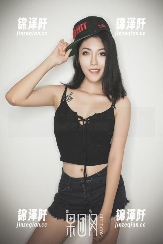 GIRLT果团网-陈雅漫 GIRLT果团网 - 探寻泳衣下的星光:原图里的陈雅漫瞬间