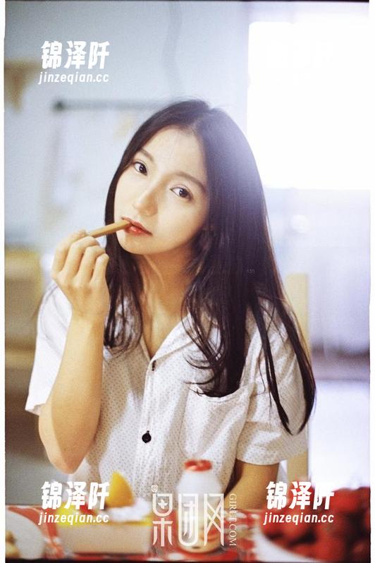 GIRLT果团网 果团网:性感丰唇少女私拍,解锁你未曾想过的幻想!