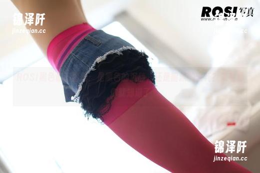 ROSI黑色最新图册：是黑色的沉静，还是暗藏的火花？来看看你就知道了