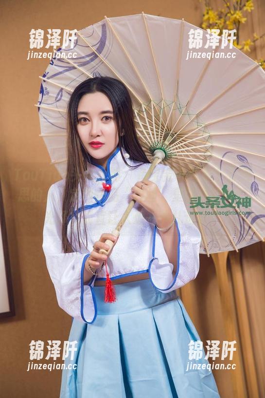 TouTiao头条女神-鱼宝宝 TouTiao头条女神 - 鱼宝宝可真是个有意思的人,定制作品“白丝”里那种微妙的光泽,简直让人想一头扎进去!