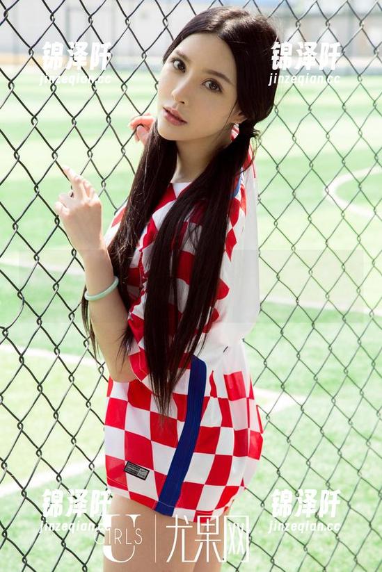 UGirls尤果网-萌神妹妹 UGirls尤果网 - 萌神妹妹在泳池,勤劳的美图喘息声与躲避小水花的资源们!