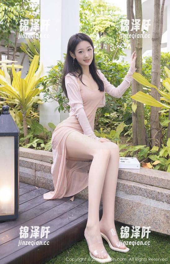 Xiuren秀人网-夏诗诗Sally Xiuren秀人网 - 夏诗诗Sally黑色写真,更新中,黑色是她的超级力量吗?