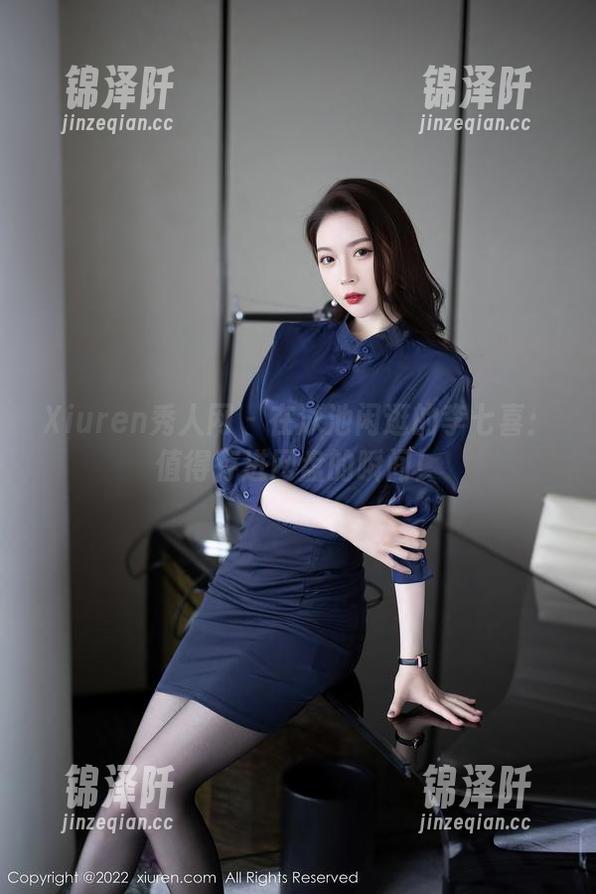 Xiuren秀人网-李七喜 Xiuren秀人网 - 在泳池闲逛的李七喜:值得存进网盘的瞬间!