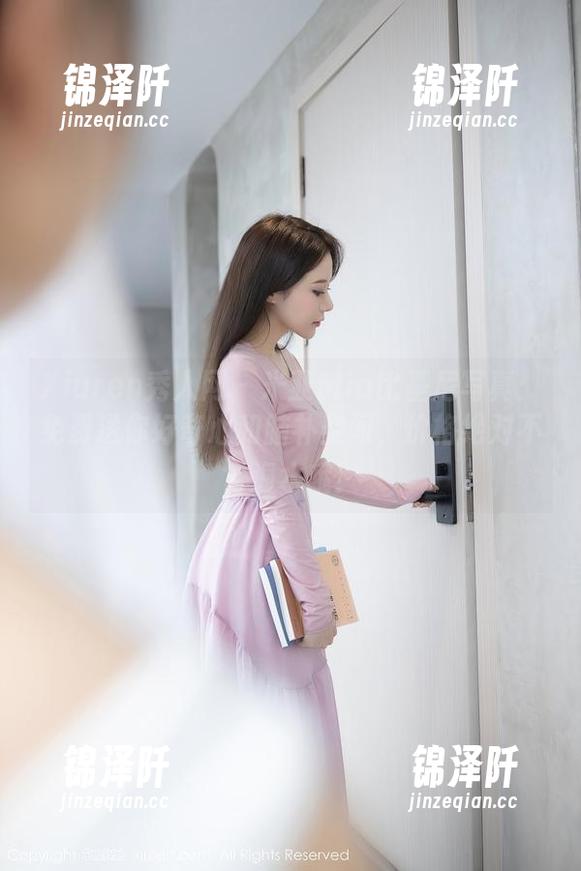 Xiuren秀人网-米亚Mia Xiuren秀人网 - 米亚Mia比基尼写真:免费送你好奇心和脑补空间,价格绝对不含海水哦!