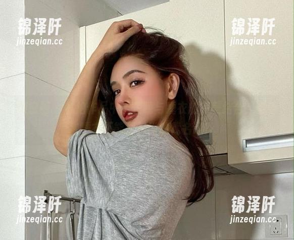 于芷晴 微密圈 - 私拍作品中于芷晴与睡衣的完美结合,谁说睡衣不能是时尚的代名词?