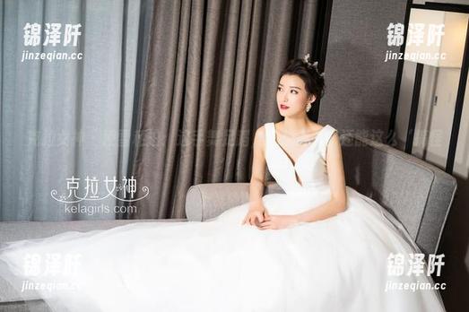 克拉女神 - 凌雪私拍：这手舞足蹈，没想到美图还能这么‘搞怪’！
