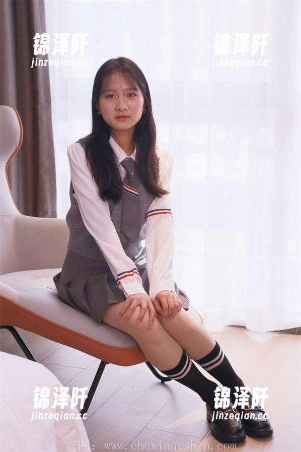 初夏女神-依依 初夏女神 - 当依依遇上学姐:精选好作品,独家揭秘她的魅力秘籍!