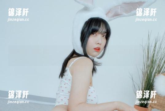 偷偷瞟！宋哈娜(송하나)的秘书写真，果然让人心里有些小火花。