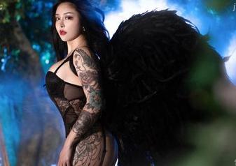 微密圈 - 在宋昱欣的校园写真集中，奇怪的笔记本和教室后座都被好好利用了！资源获取诀窍大公开！