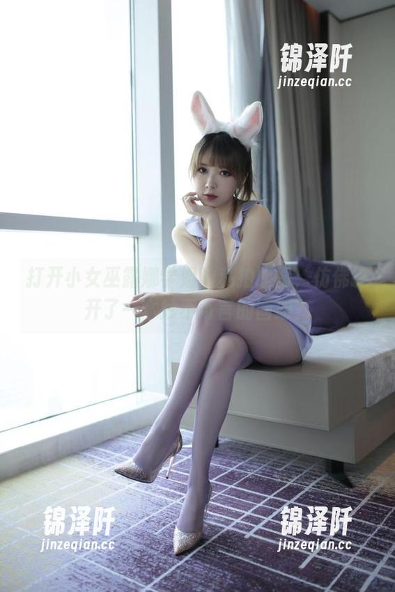 小女巫露娜 打开小女巫露娜学姐的私拍原图,仿佛摊开了一本妙不可言的画册?