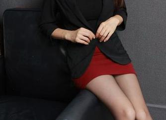 异思趣向 - 《风衣里的故事（上）》精选：小九，没错，她就是那种让人一眼着迷的人