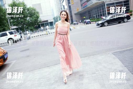 推女郎 - 艾栗栗的短裤边界：高清美图，性感的无声叛逆