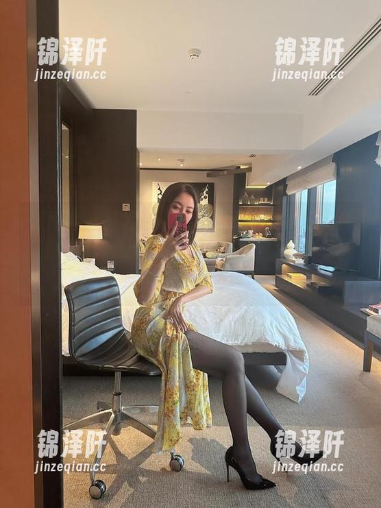 果儿Victoria 微密圈 - 注意!果儿Victoria双马尾新美图更新,让我对‘可爱’这个词有了新的理解。