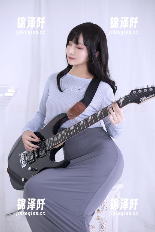 洛璃LoLiSAMA 洛璃LoLiSAMA说:与其点赞,不如下载我的吻遍众生图集!