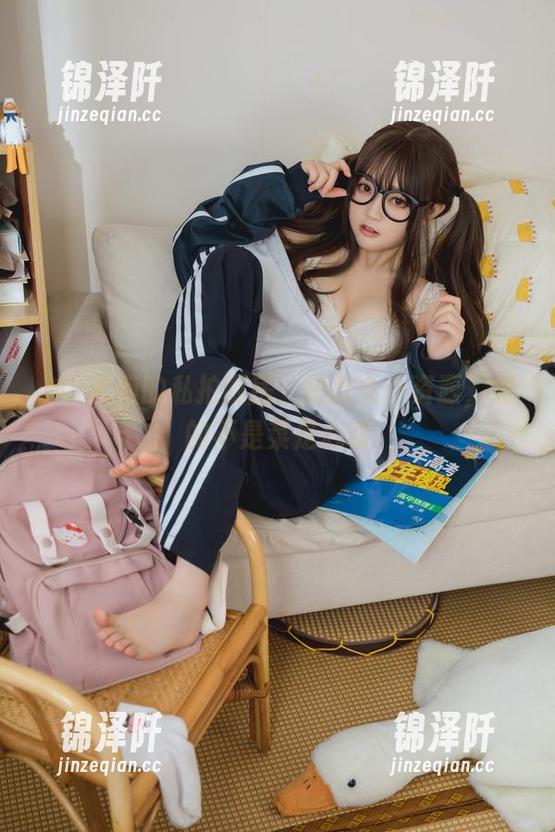 神沢永莉 神沢永莉的私拍厨房:短款女仆资源,煮的不是菜是心动