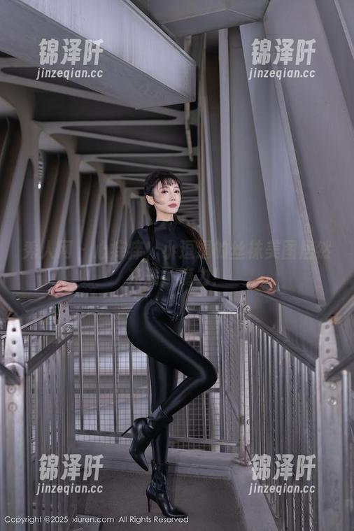 秀人网 - 心痒痒！小逗逗的丝袜美图居然充满了魔力！