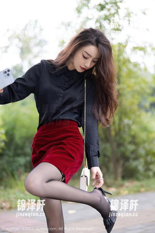秀人网-拍黄瓜girl 秀人网 - 超现实主义–拍黄瓜girl的奶牛写真作品,你见过吗?