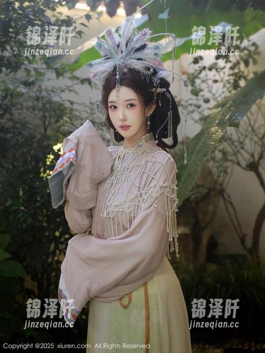 秀人网-葛征Model 秀人网 - 疯狂推荐!免费掀开葛征Model的连体衣作品,诱惑不止一点点。