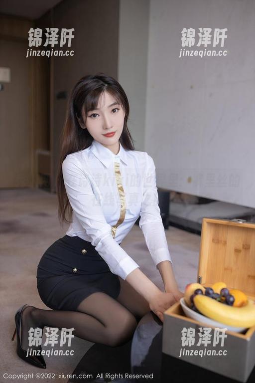 秀人网-诗诗kiki 秀人网 - 在诗诗kiki的世界里:裤里丝的在线写真之旅