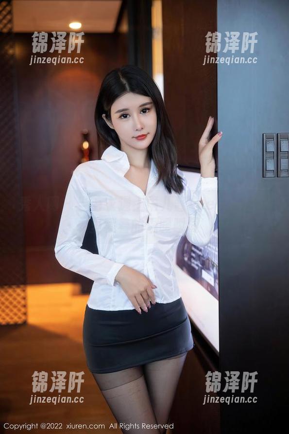 秀人网-雨儿酱eve 秀人网 - 当毛衣遇上雨儿酱eve——原图里藏着的温暖瞬间