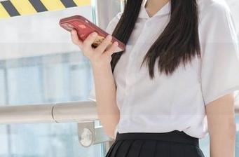 稚乖画册 - 夜夜的戏谑时刻：天台停车场全套肉丝图包，忍不住想多看几眼！