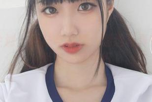 紧急企划 - 网袜与小婕：精选写真中的时尚与性感交织
