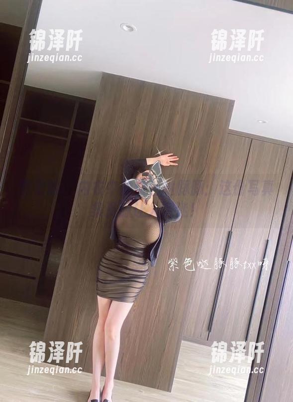 微密圈 - 内衣中的紫色哒豚豚：这份写真集资源让人沉迷！