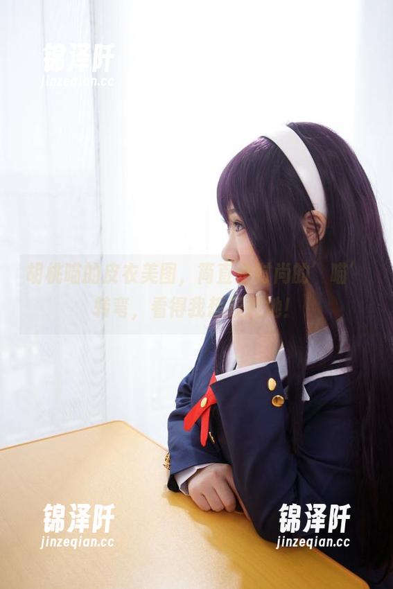 胡桃喵 胡桃喵的皮衣美图,简直是时尚的’喵’转弯,看得我想捏捏她!