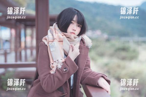 落落Raku 最新登场!落落Raku办公室写真,完美展示什么叫‘优雅的惬意’和‘工作的随意衡量’。