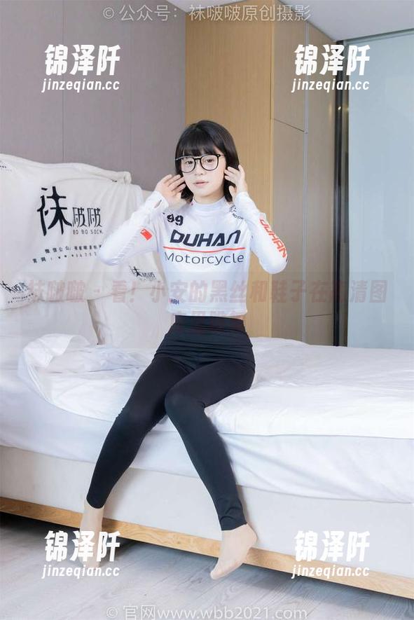 袜啵啵-小安 袜啵啵 - 看!小安的黑丝和鞋子在高清图库里跳舞