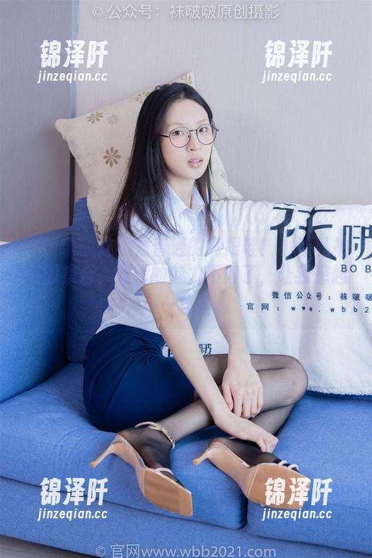 袜啵啵-小淳 袜啵啵 - 这不是普通的高跟鞋!小淳私拍资源集合,双脚的魅力不得了,让我想起……咳咳。