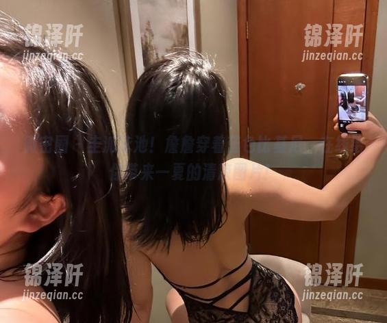 詹詹 微密圈 - 圭派泳池!詹詹穿着蓝色比基尼,在线给你带来一夏的清凉图片!