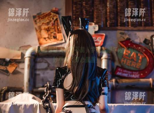 阿薰kaOri的图包让人欲罢不能，学姐礼服与内衣间的微妙平衡，真心佩服！