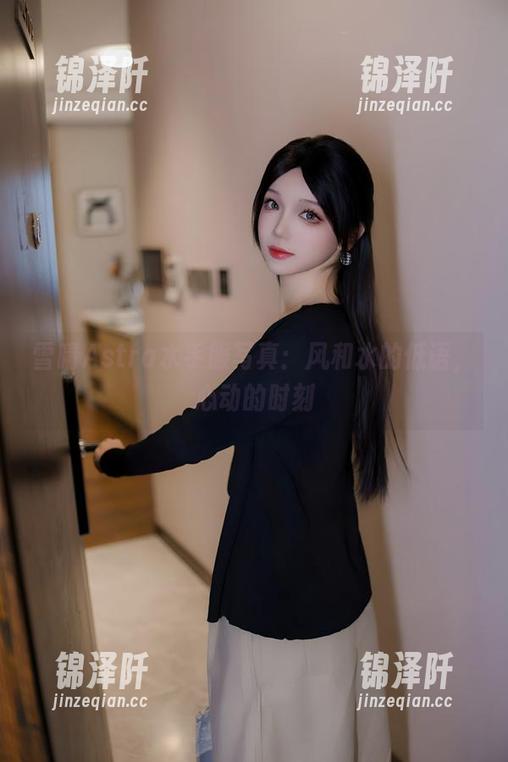 雪晴Astra 雪晴Astra水手服写真:风和水的低语,心动的时刻