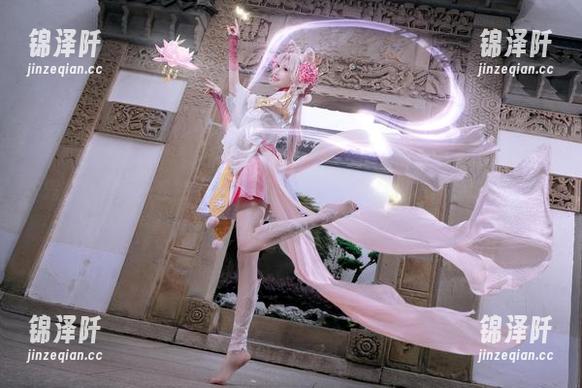 露儿大魔王 露儿大魔王的私拍图包:一秒把你拉入间谍过家家的迷人幻境