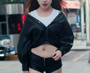 魔镜街拍 - 婷婷白色吊带连衣裙黑丝美腿定制写真，谁说清新不可以性感？！